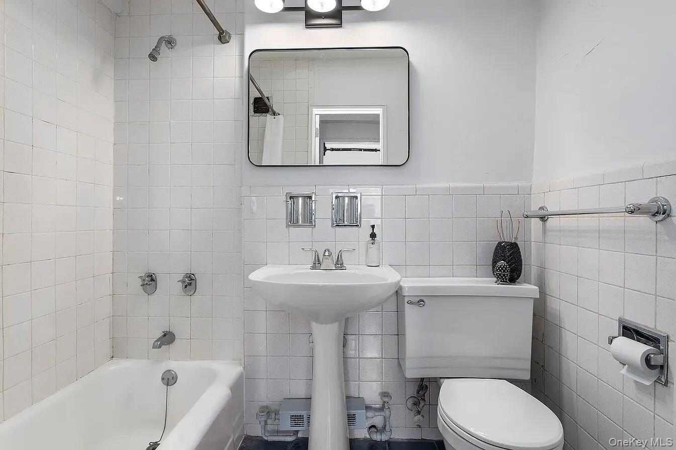 345 E 69th Street 16B