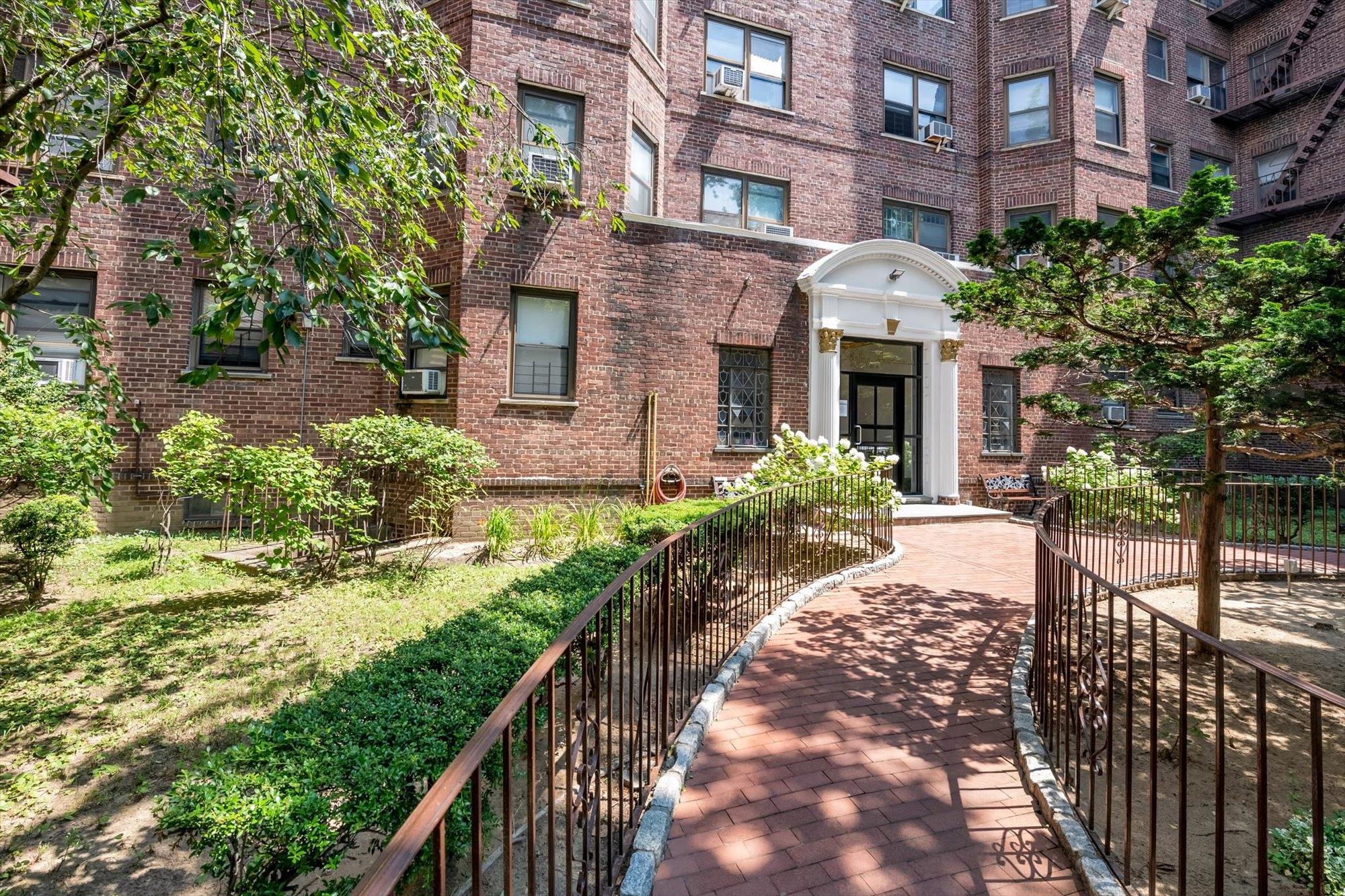6141 Saunders Street #B38, Rego Park, New York image 10