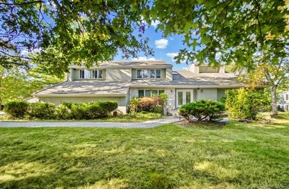 17 Scenic View Court W Dix Hills NY 11746