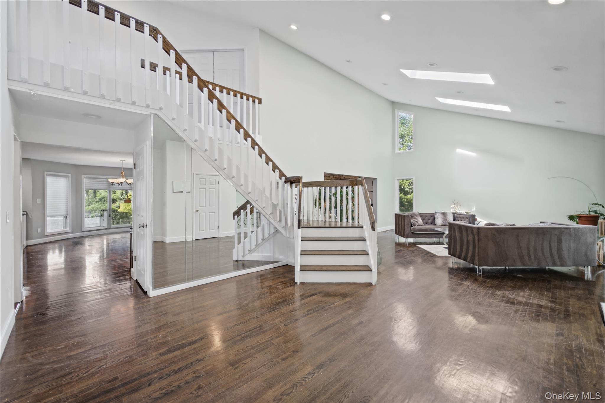 17 Scenic View Court W