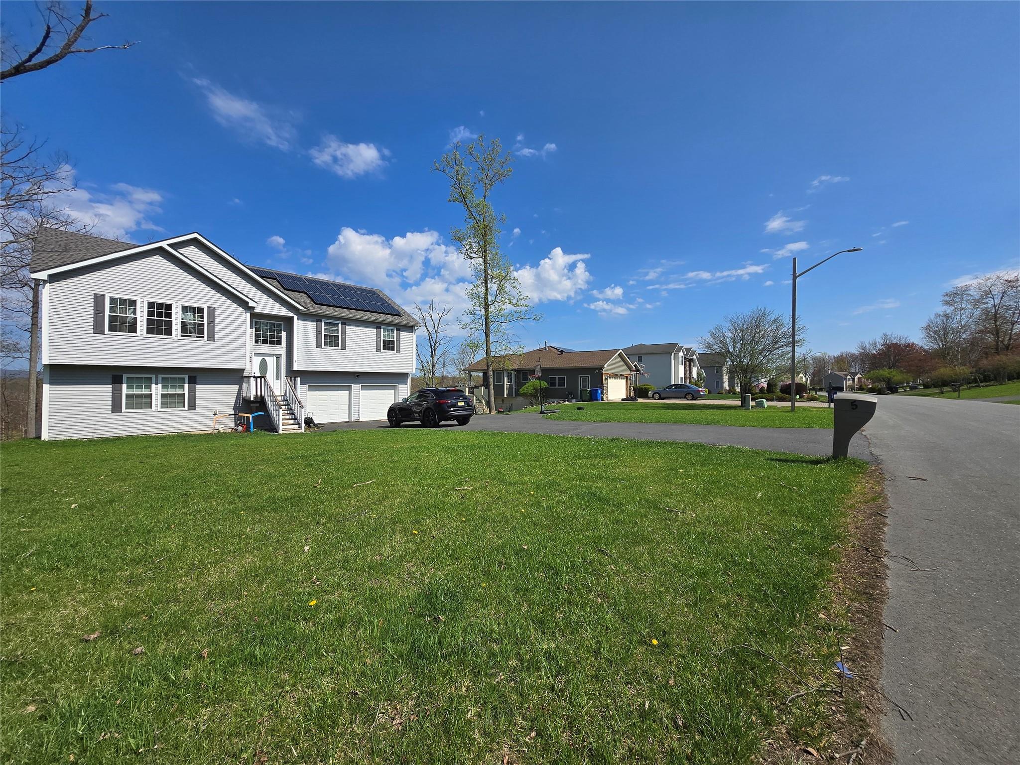 Oak Ridge Road, Middletown, New York - 4 Bedrooms  
3 Bathrooms  
7 Rooms - 