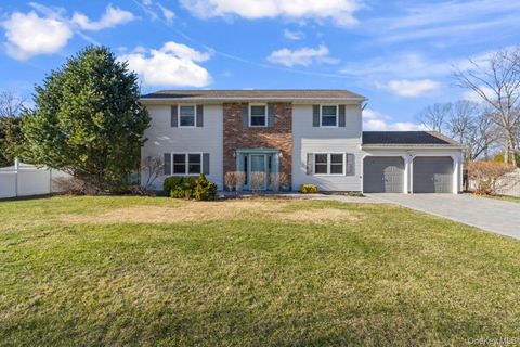 Homes For Sale - 11 Dennard Road<br/> Hauppauge, NY 11788