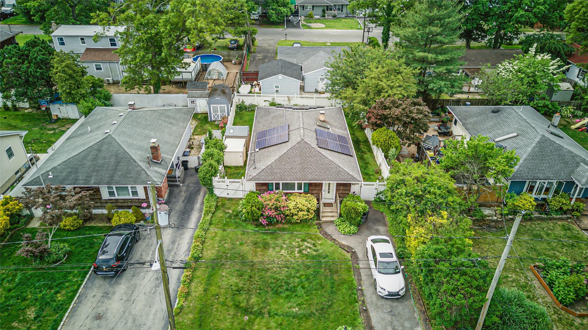 70 Pennwood Drive, Mastic Beach, New York image 2