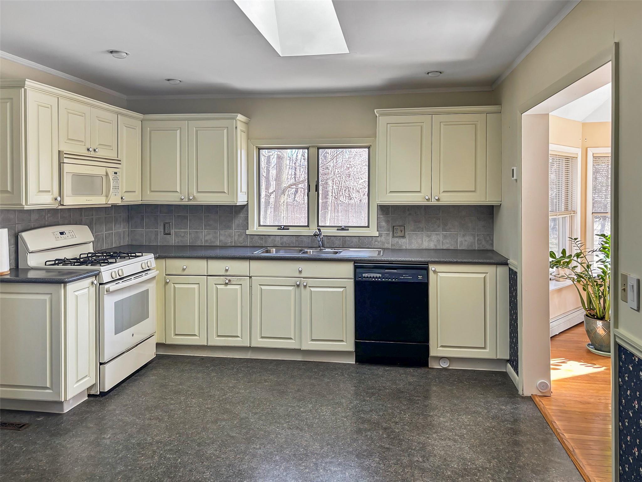 124 S Wildwing Park Road, Catskill, New York image 3