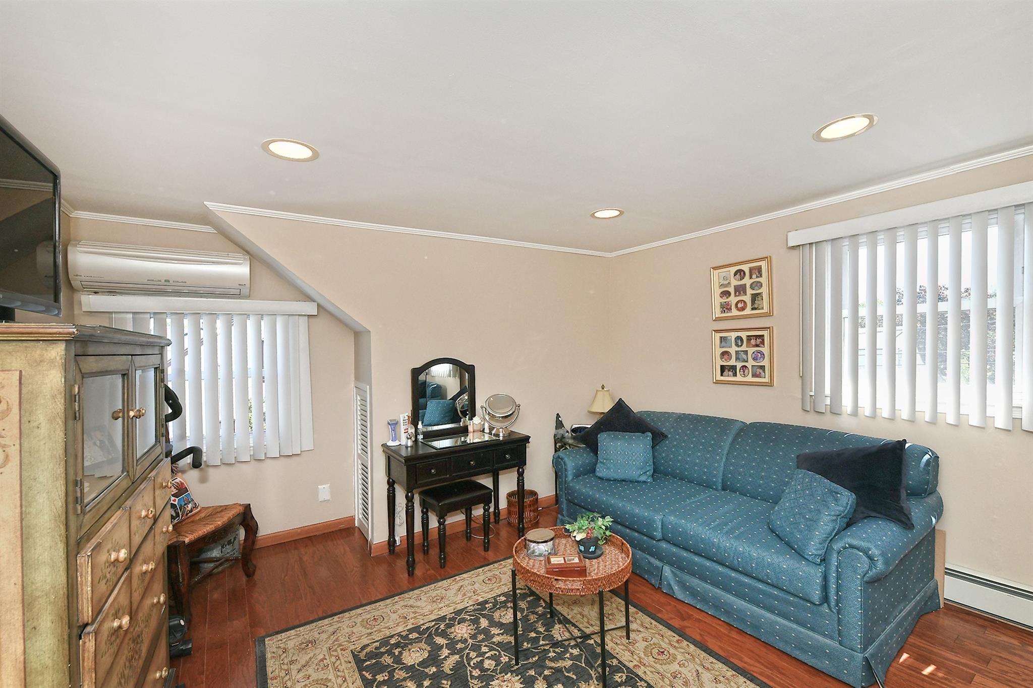 57 Carnation Rd Rd, Levittown, New York image 25