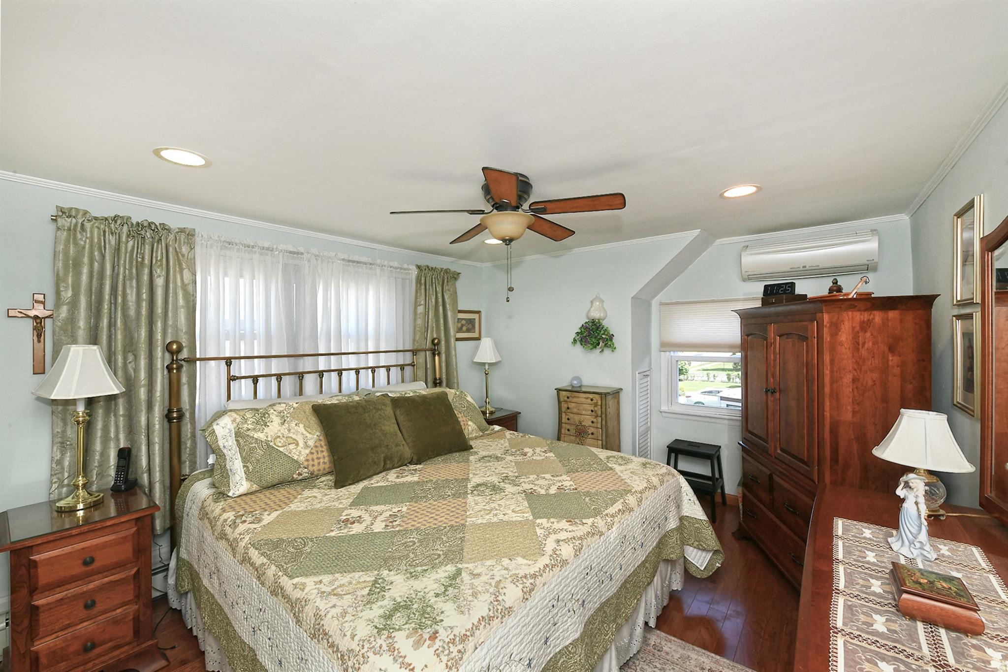 57 Carnation Rd Rd, Levittown, New York image 24