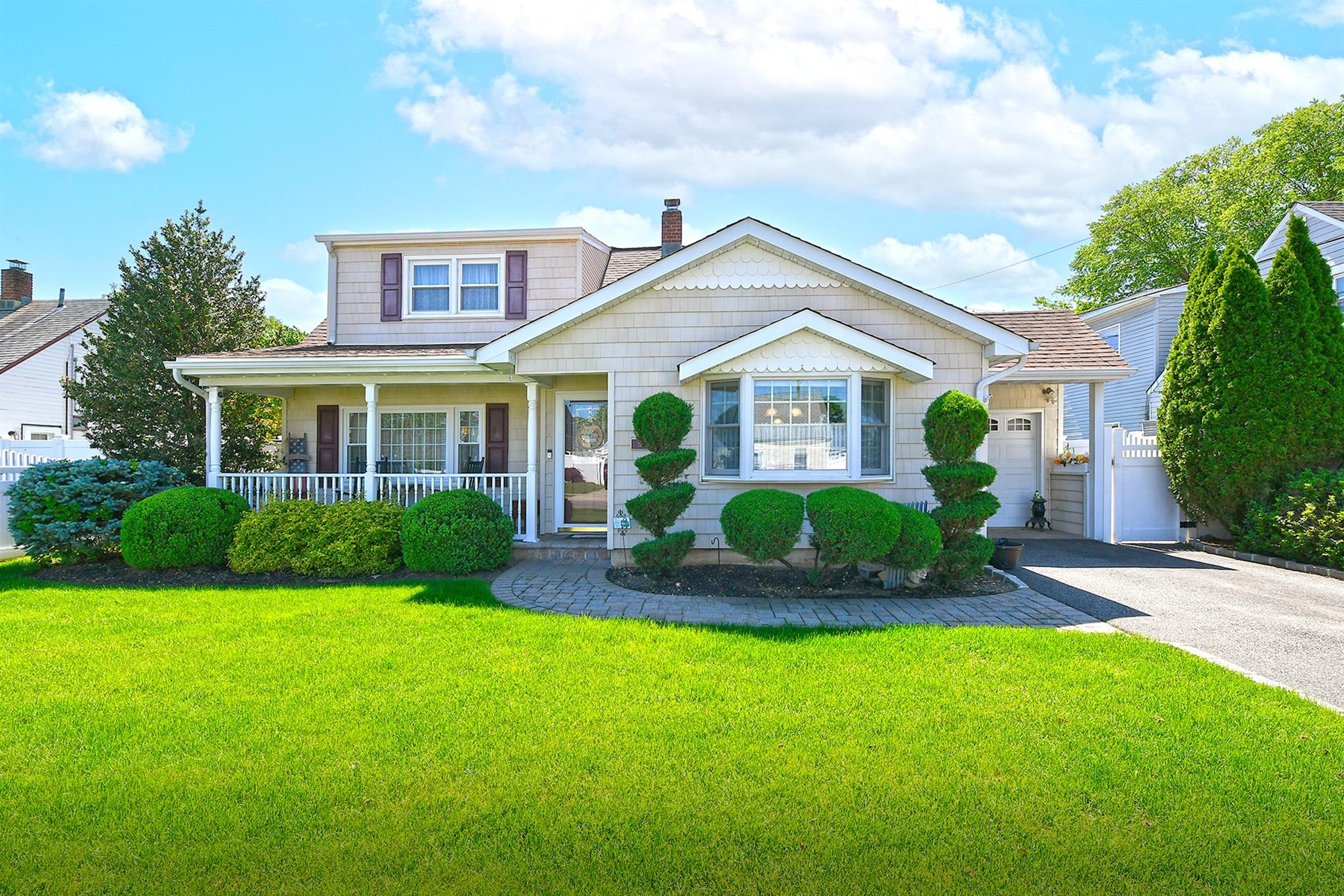 57 Carnation Rd Rd, Levittown, New York image 1