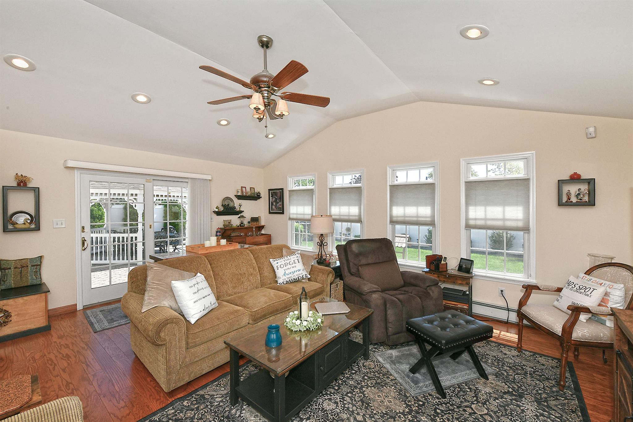 57 Carnation Rd Rd, Levittown, New York image 20