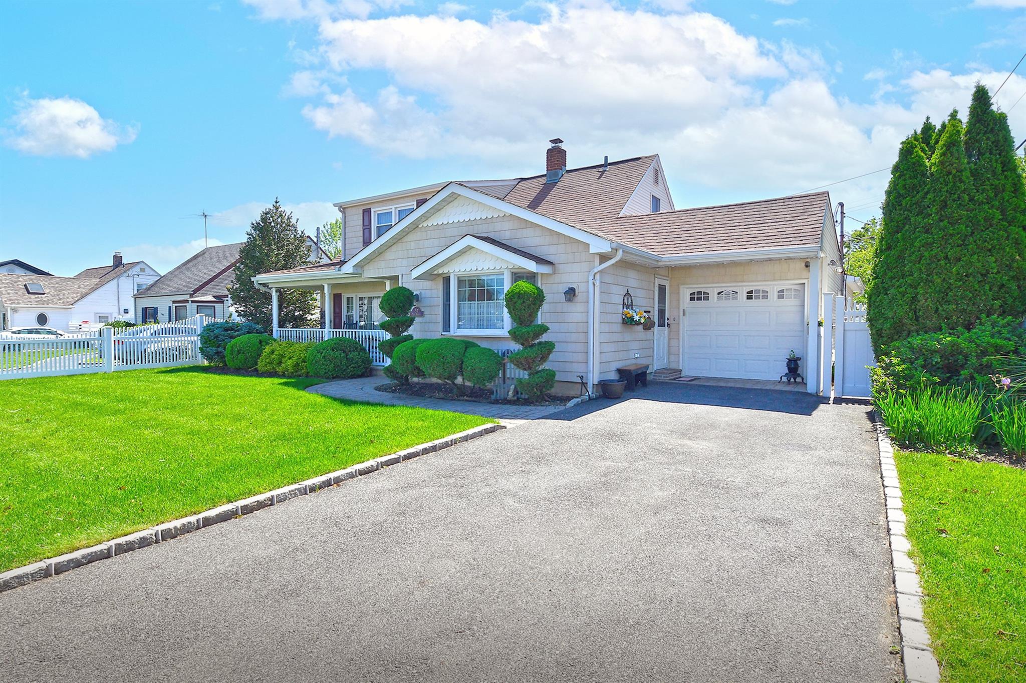 57 Carnation Rd Rd, Levittown, New York image 2