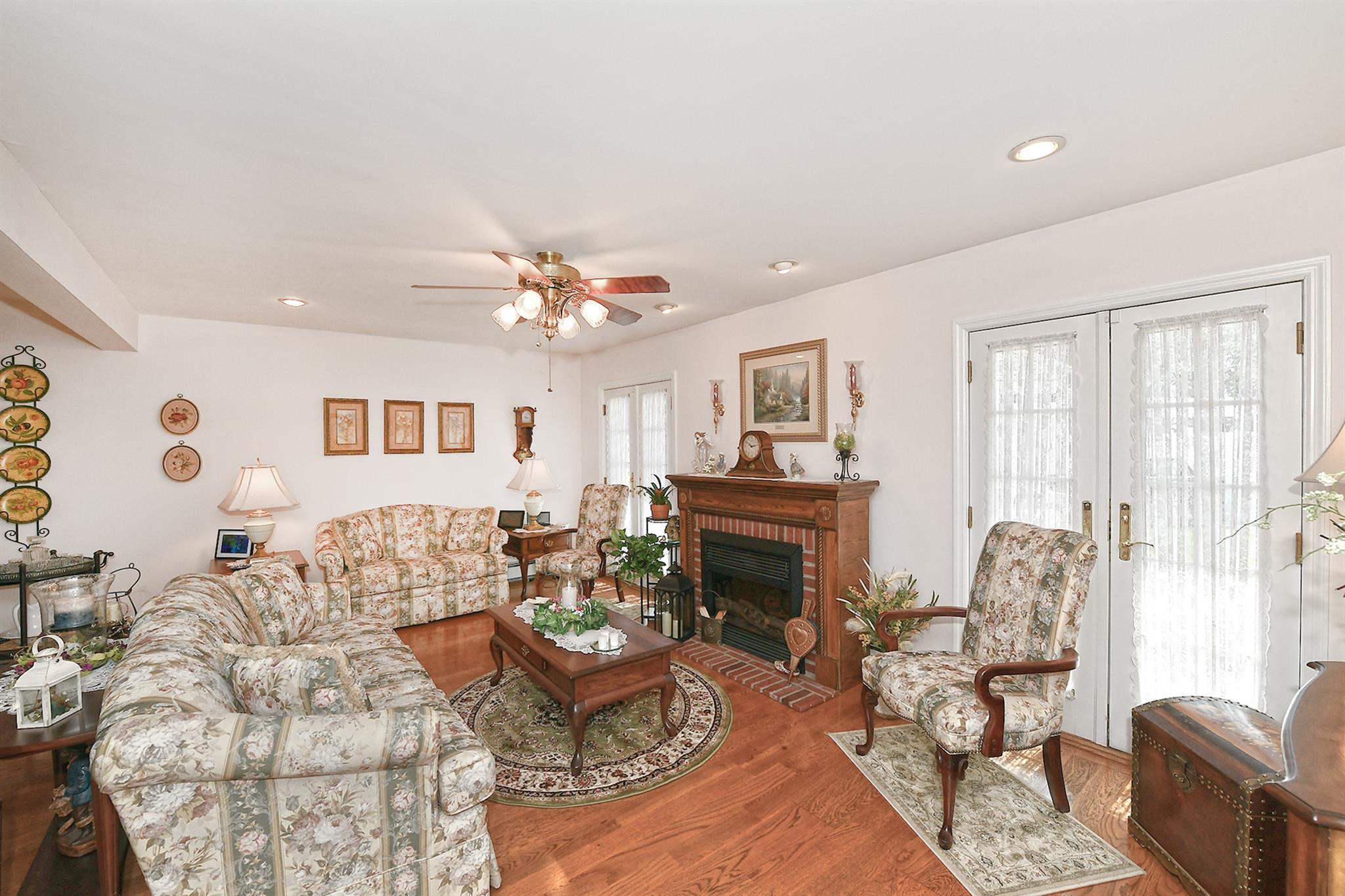 57 Carnation Rd Rd, Levittown, New York image 13