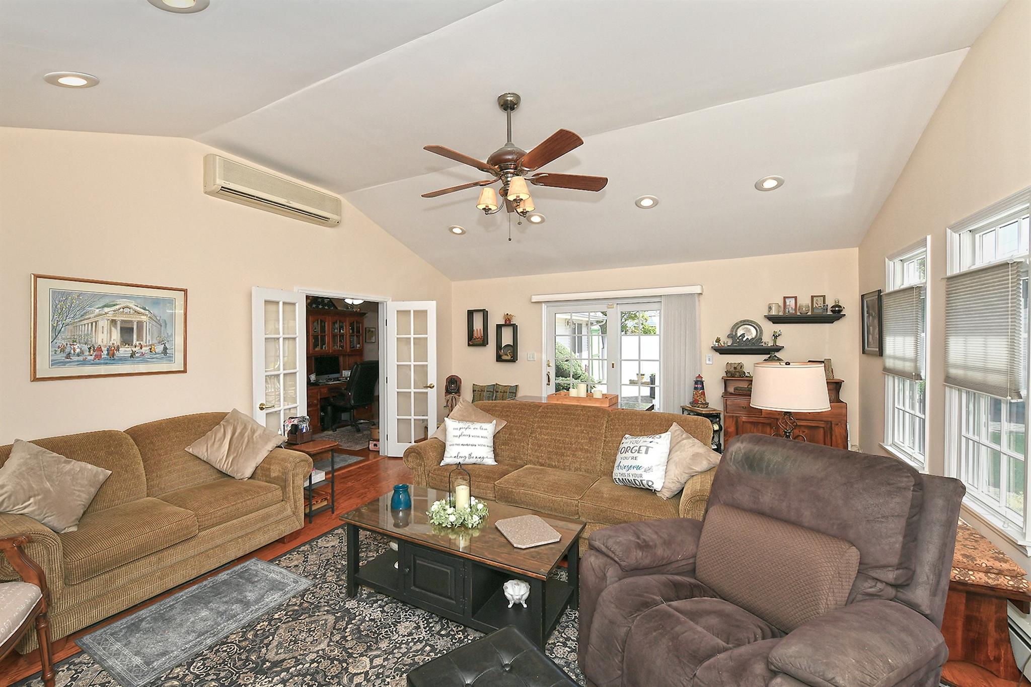 57 Carnation Rd Rd, Levittown, New York image 22