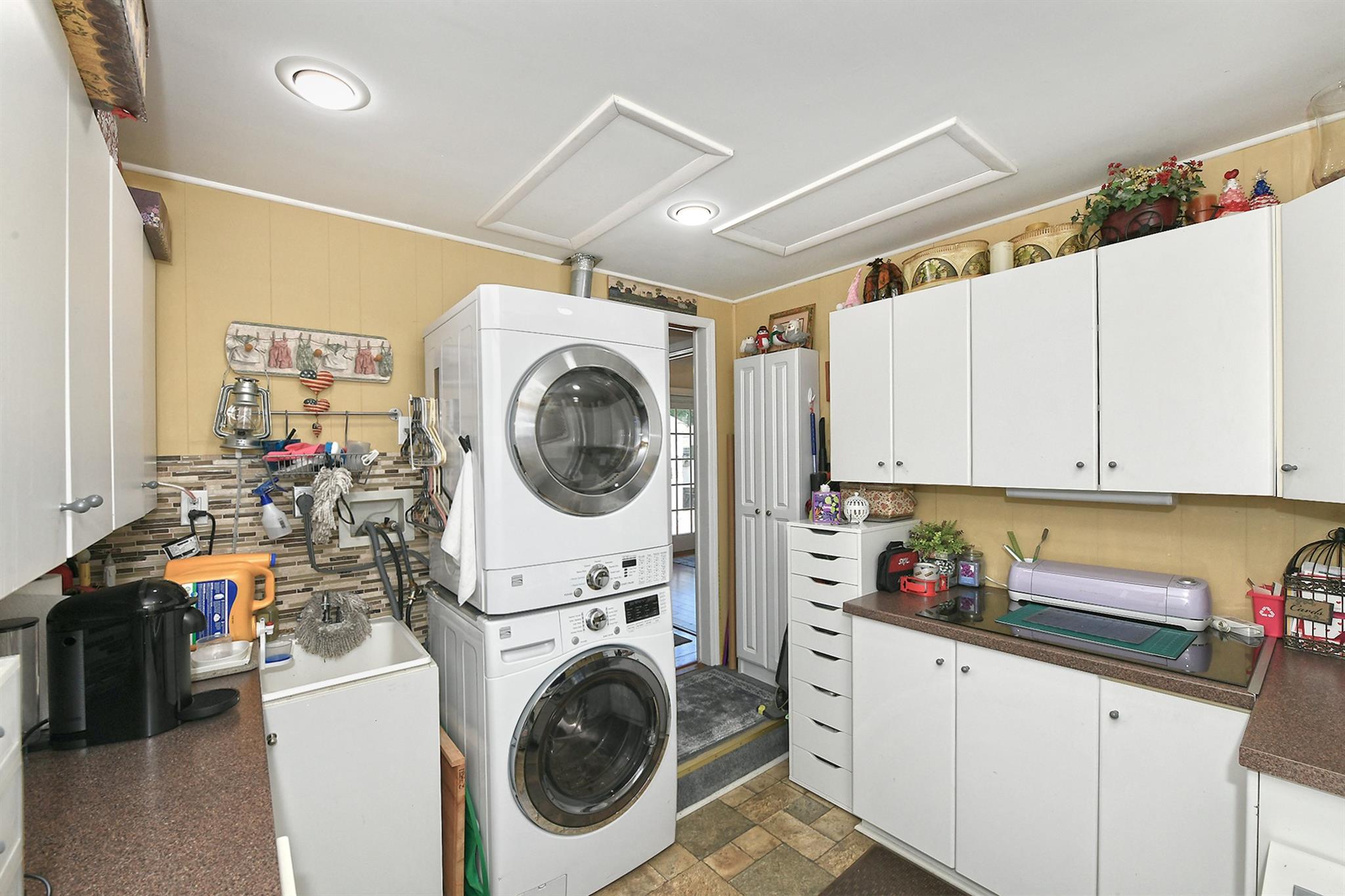 57 Carnation Rd Rd, Levittown, New York image 18