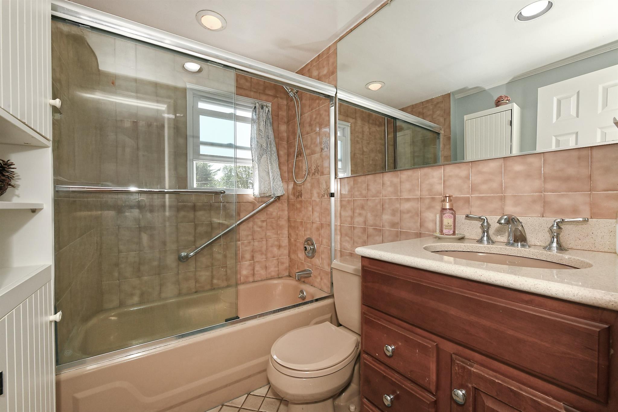 57 Carnation Rd Rd, Levittown, New York image 26