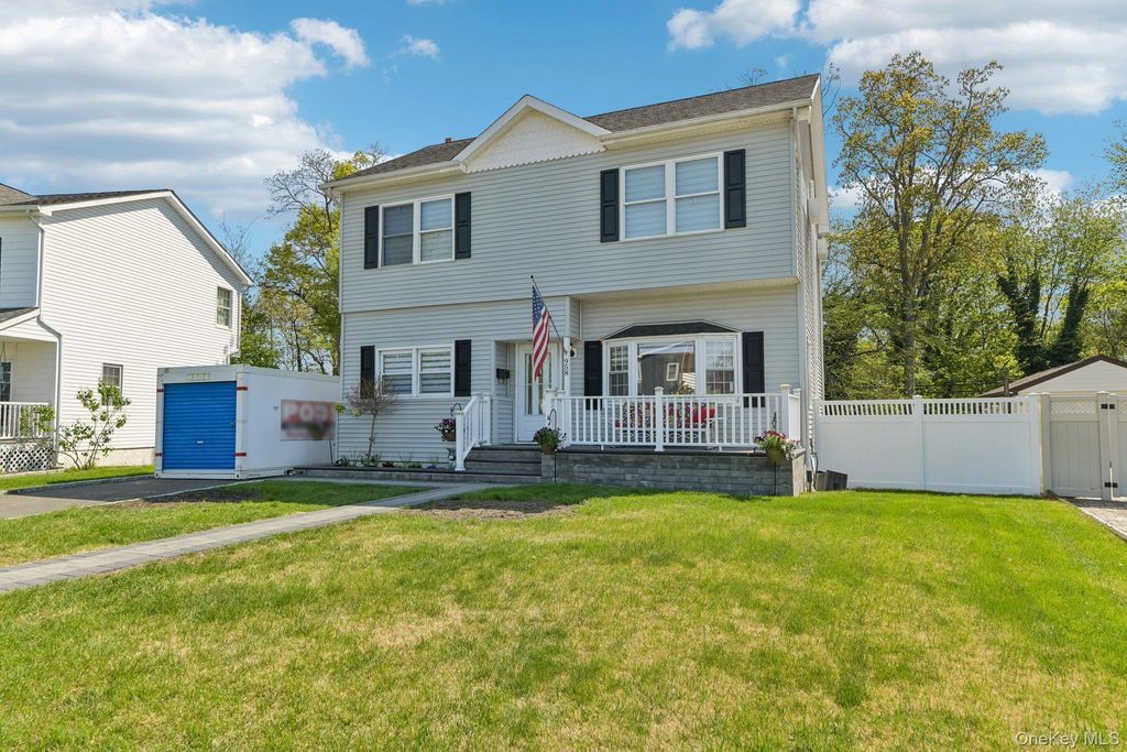 Photo of 958 Alan Drive, Wantagh, NY 11793 (MLS # 996139)