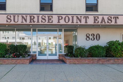 Photo of 830 Shore Road #4S, Long Beach, NY 11561 (MLS # 913072)