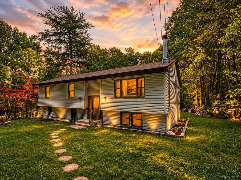Photo of 359 Nashopa Road, Bloomingburg, NY 12721 (MLS # 1002611)