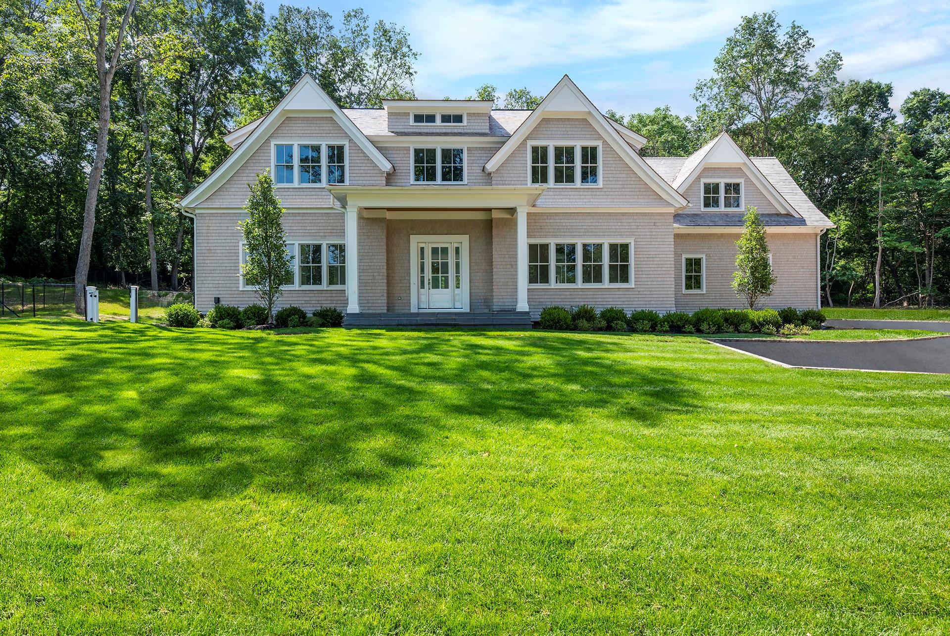 2524 Noyack Rd