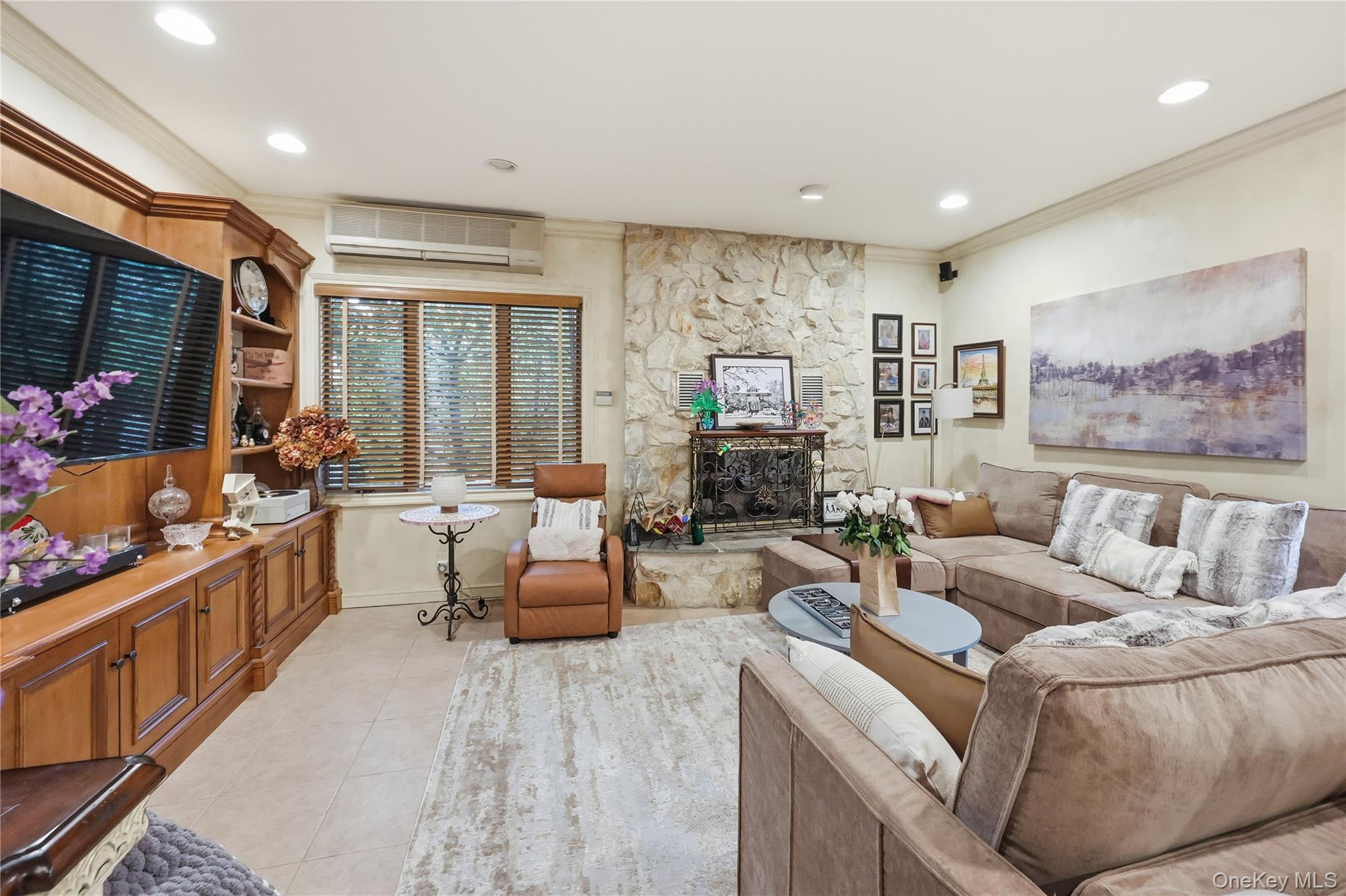 Woodsburgh, New York 11598, United States, 5 Bedrooms Bedrooms, ,4 BathroomsBathrooms,Residential,Active,232181