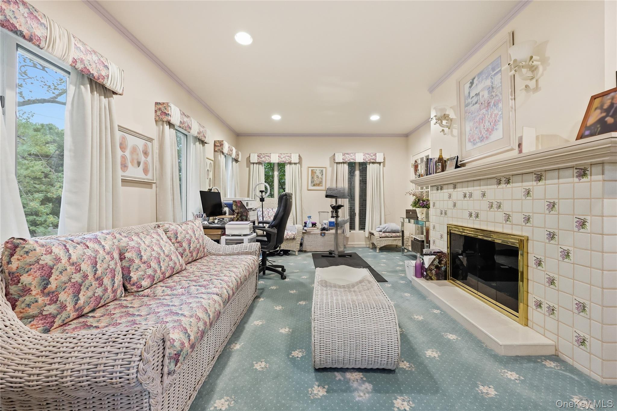 Woodsburgh, New York 11598, United States, 5 Bedrooms Bedrooms, ,4 BathroomsBathrooms,Residential,Active,232181