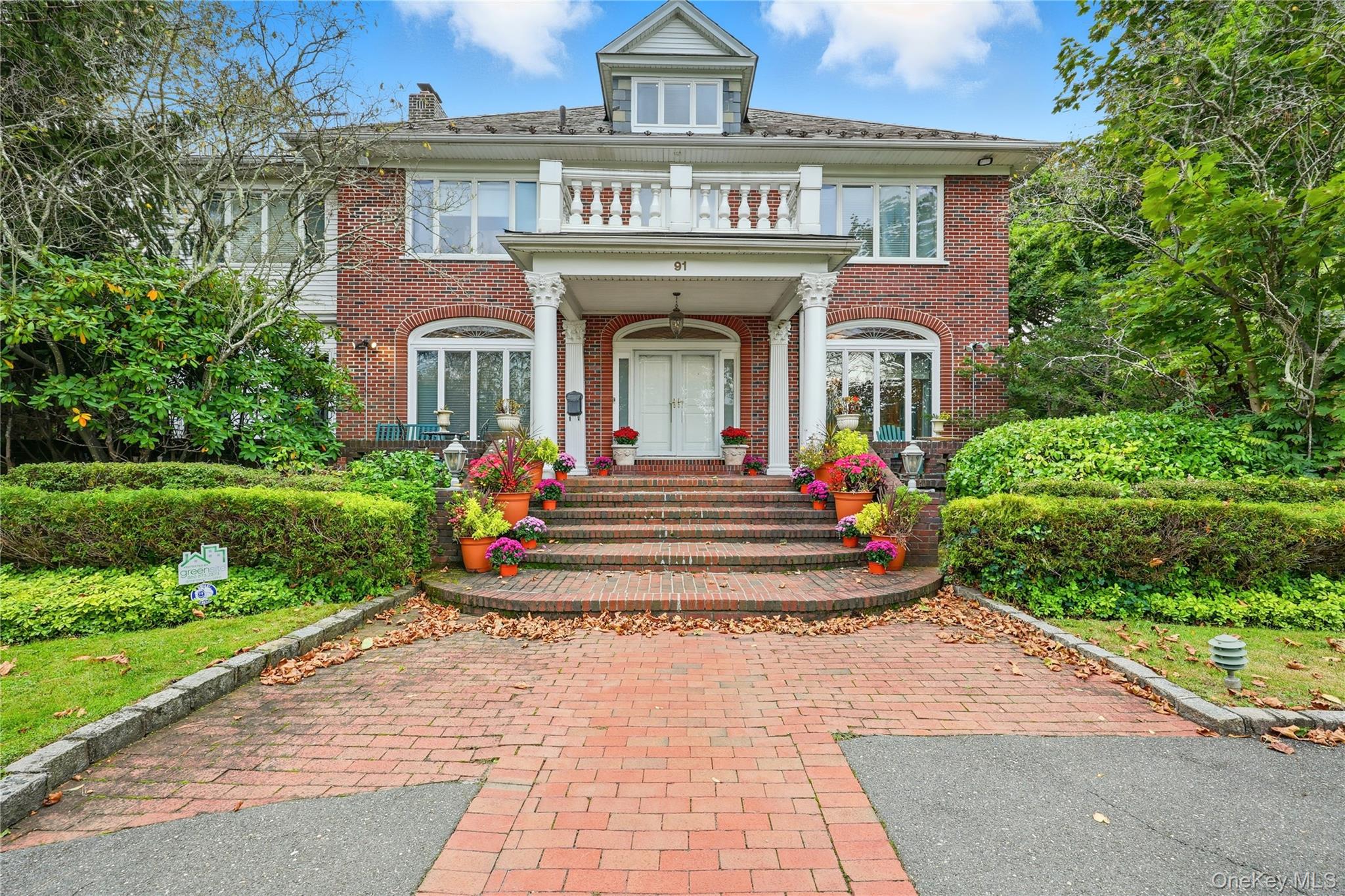 Woodsburgh, New York 11598, United States, 5 Bedrooms Bedrooms, ,4 BathroomsBathrooms,Residential,Active,232181