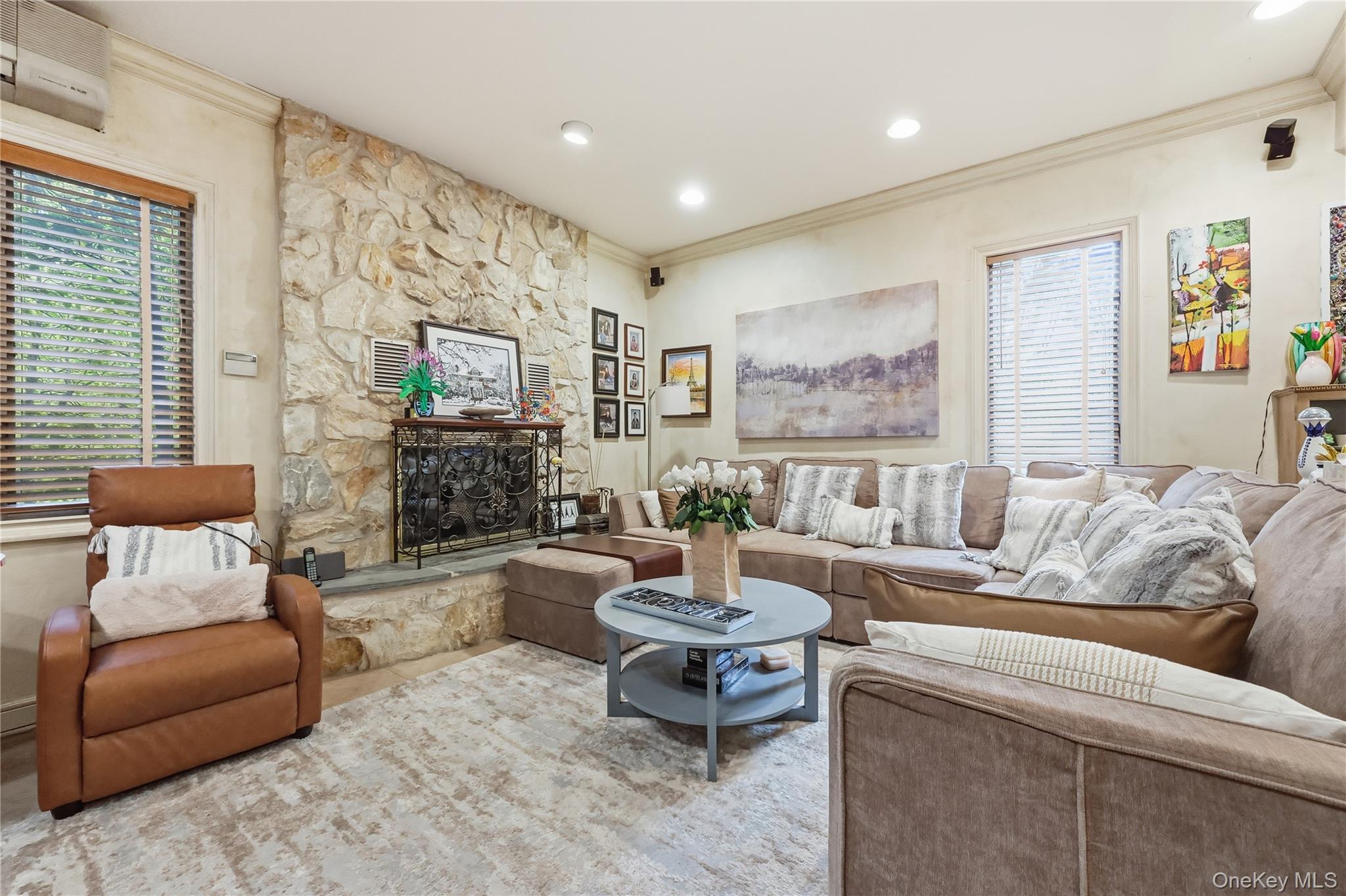 Woodsburgh, New York 11598, United States, 5 Bedrooms Bedrooms, ,4 BathroomsBathrooms,Residential,Active,232181