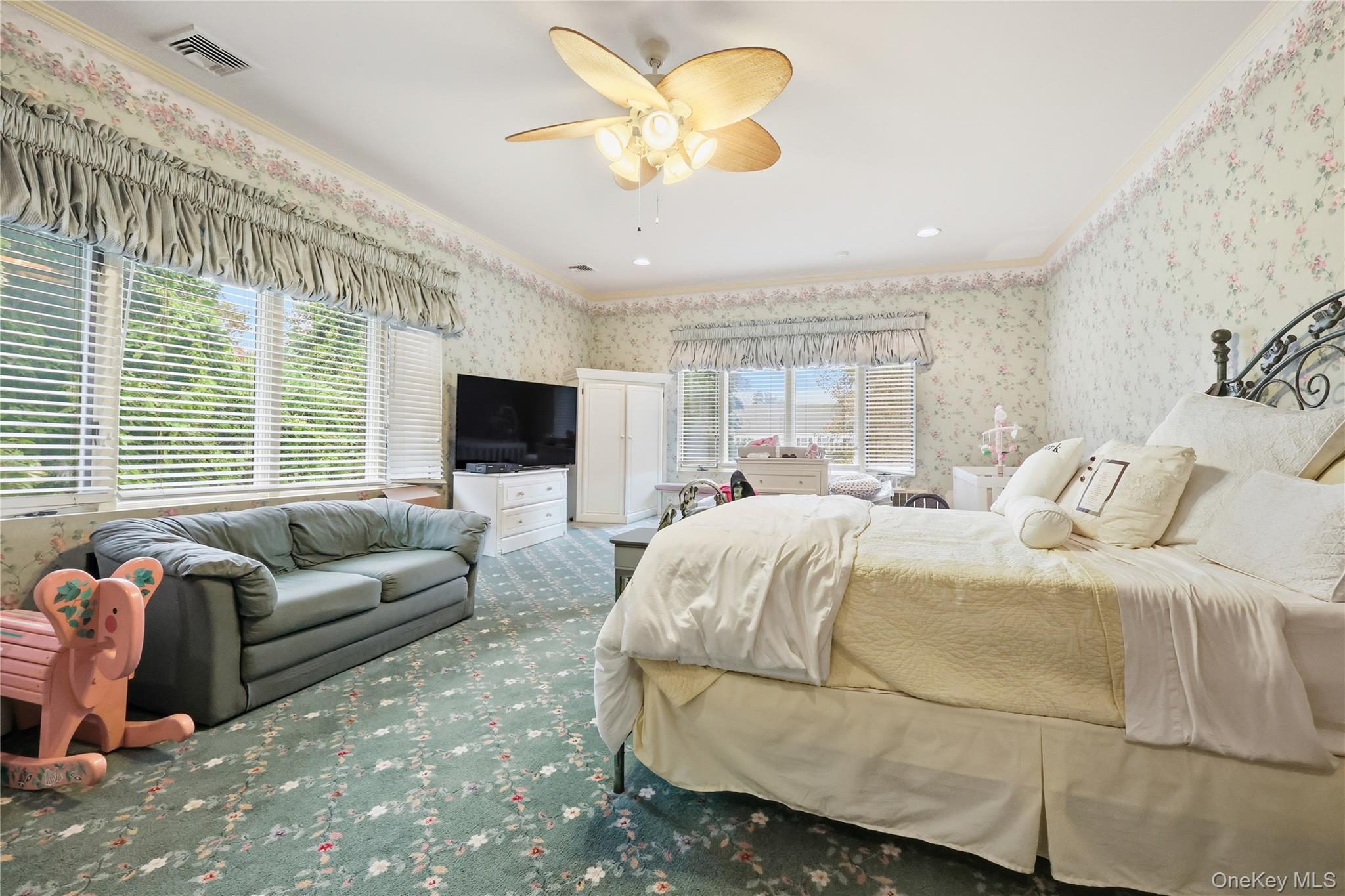 Woodsburgh, New York 11598, United States, 5 Bedrooms Bedrooms, ,4 BathroomsBathrooms,Residential,Active,232181