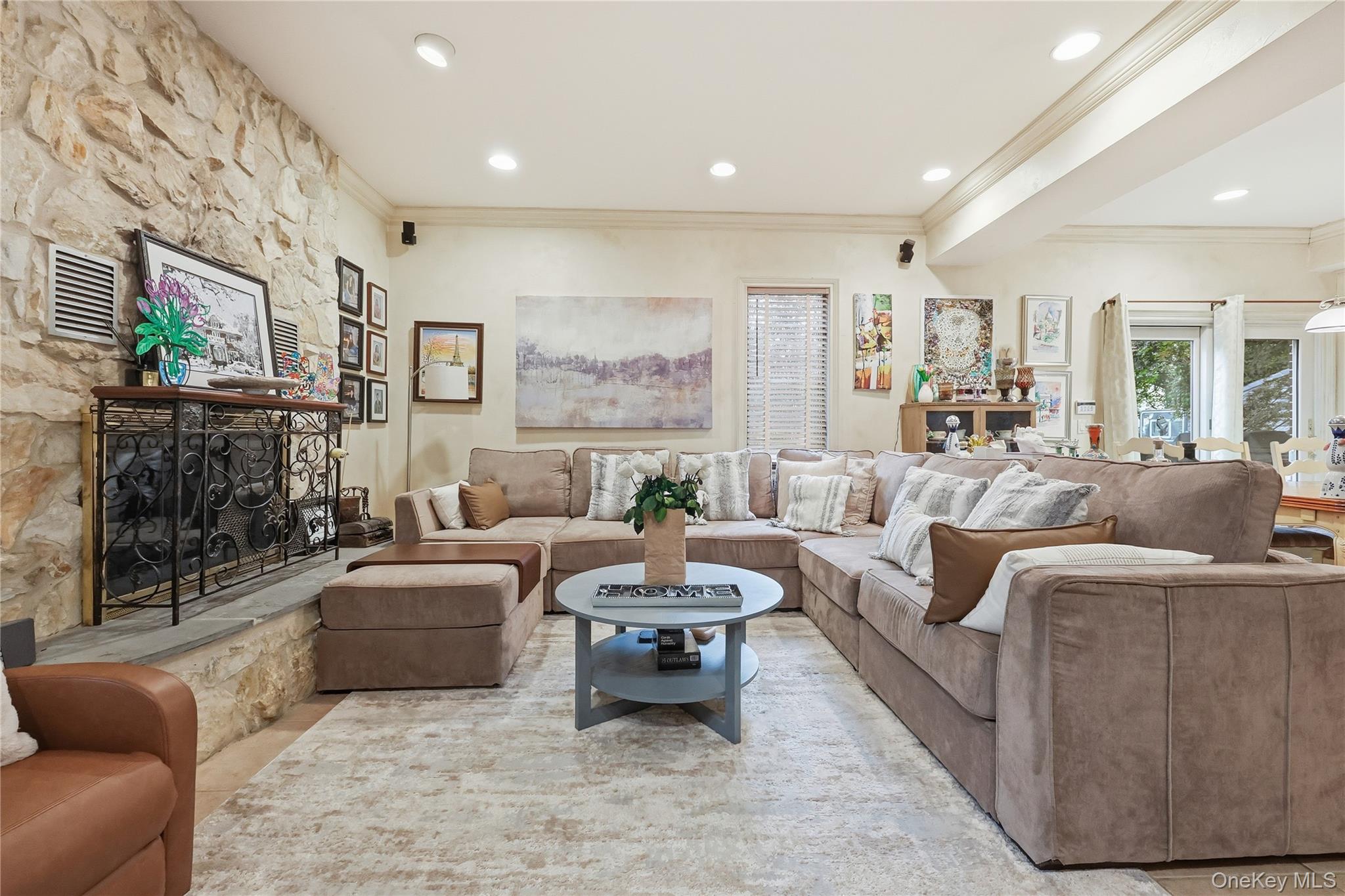 Woodsburgh, New York 11598, United States, 5 Bedrooms Bedrooms, ,4 BathroomsBathrooms,Residential,Active,232181