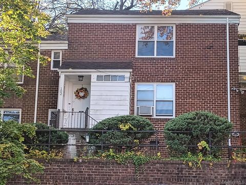 Photo of 102 Spruce Street #2A, Yonkers, NY 10701 (MLS # 929029)