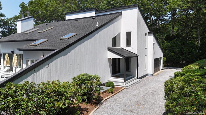Photo 1 of 26 — 7 Midhampton Court, Quogue, NY 11959