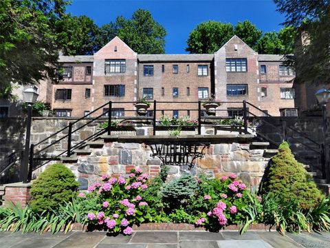 915 Wynnewood Road C3 Pelham NY 10803