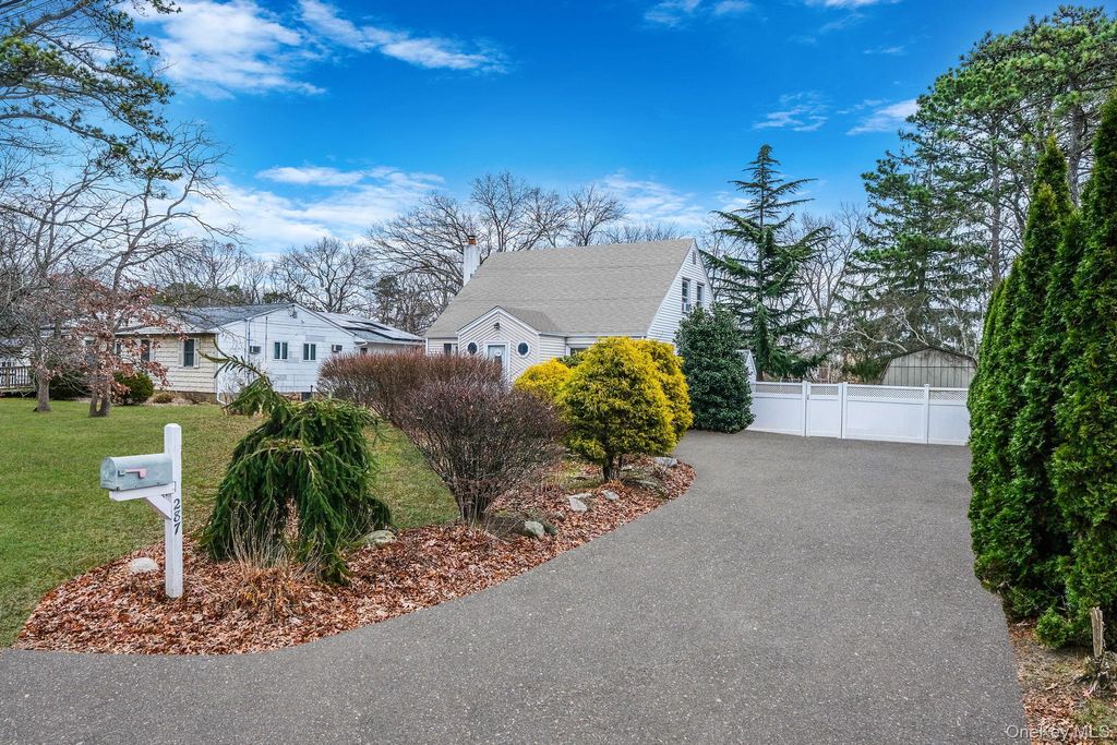 Photo of 287 Central Avenue, Bohemia, NY 11716 (MLS # 943906)