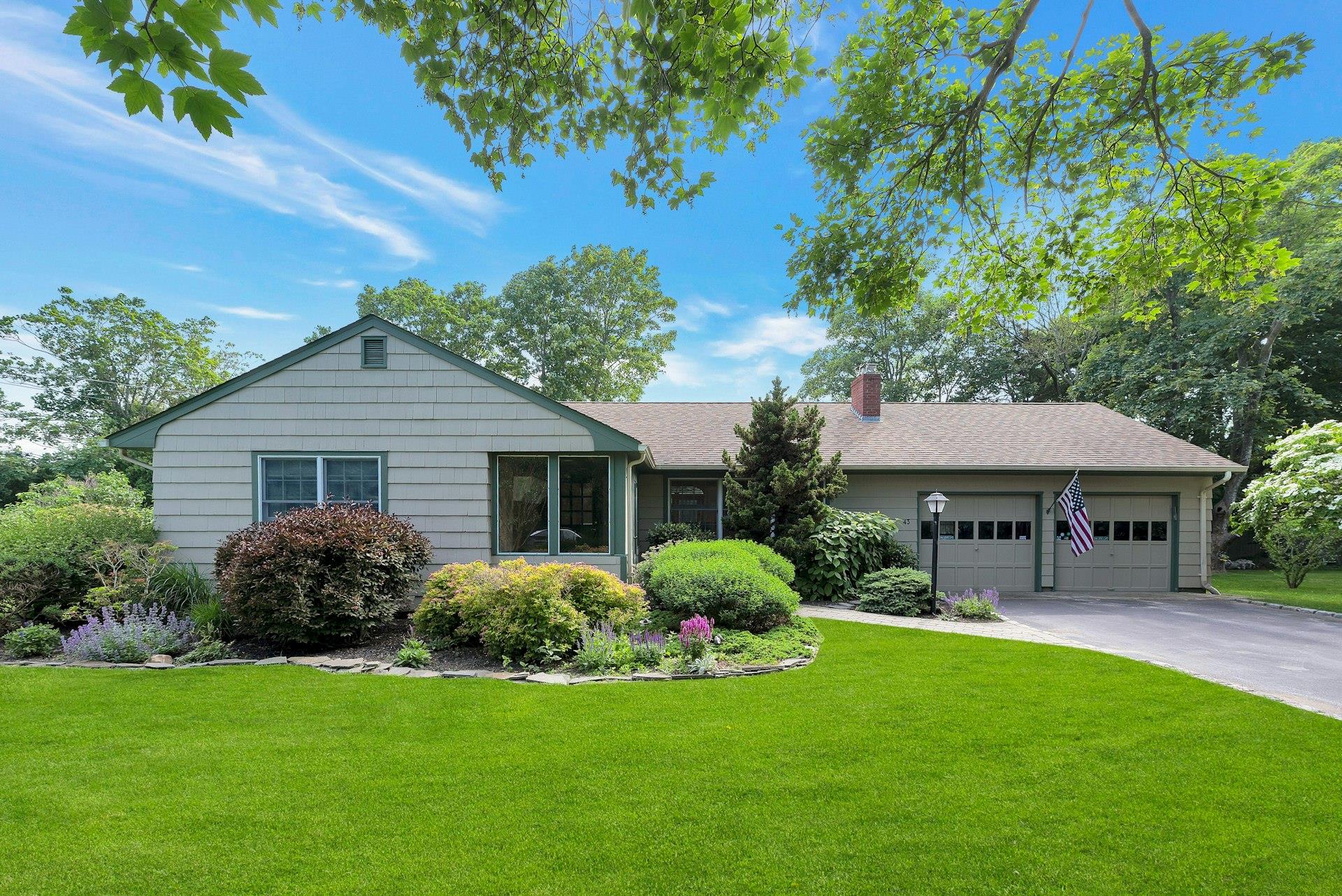 Sound Road, Greenport, Hamptons, NY - 2 Bedrooms  
2 Bathrooms - 