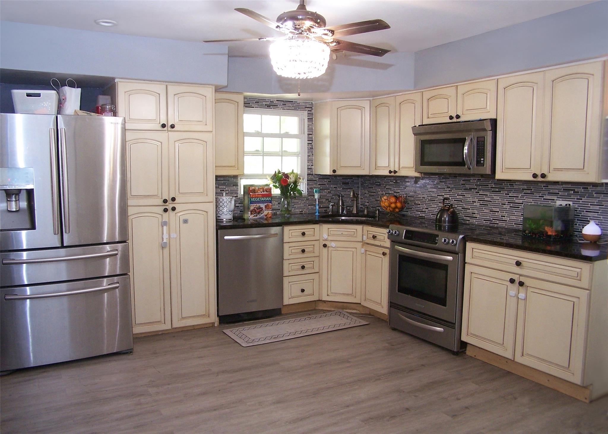458 Helene Ave Ave, Shirley, New York image 7