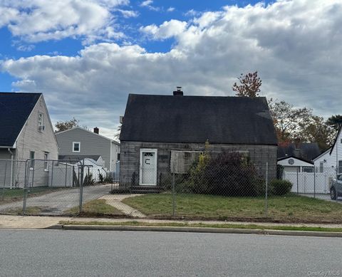 Photo of 34 Wilson Road, Valley Stream, NY 11581 (MLS # 930927)