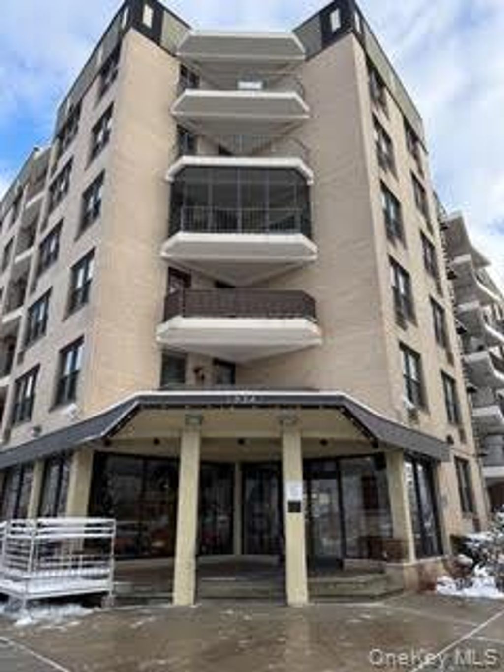 Photo of 1874 Pelham Parkway S #5C, Bronx, NY 10461 (MLS # 944577)