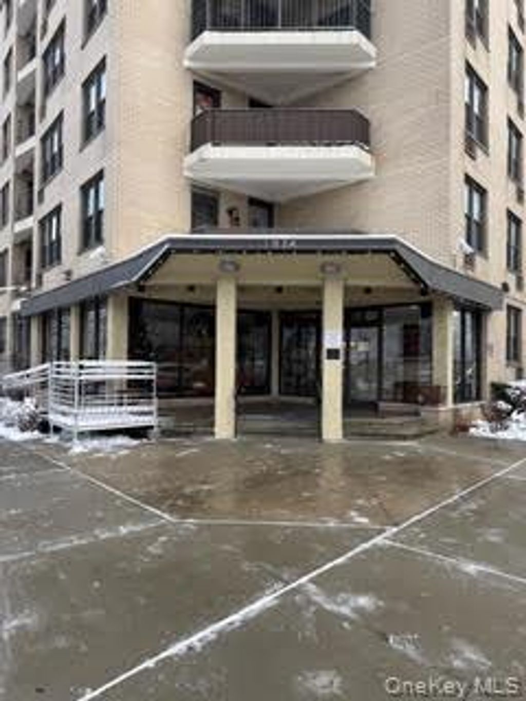 Photo of 1874 Pelham Parkway S #5C, Bronx, NY 10461 (MLS # 944577)
