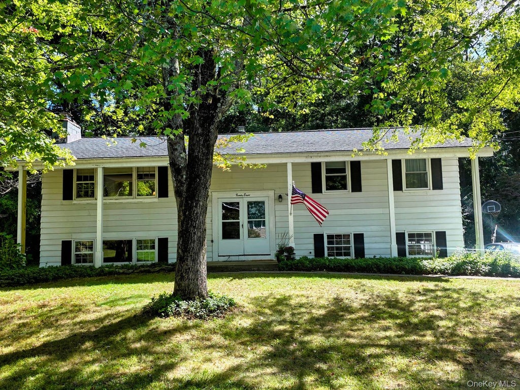 Photo of 28 Robert Drive, Hyde Park, NY 12538 (MLS # 1054727)