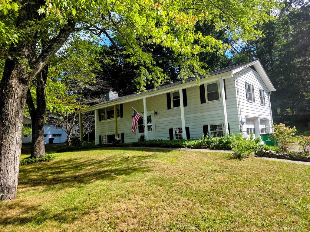 Photo of 28 Robert Drive, Hyde Park, NY 12538 (MLS # 1054727)