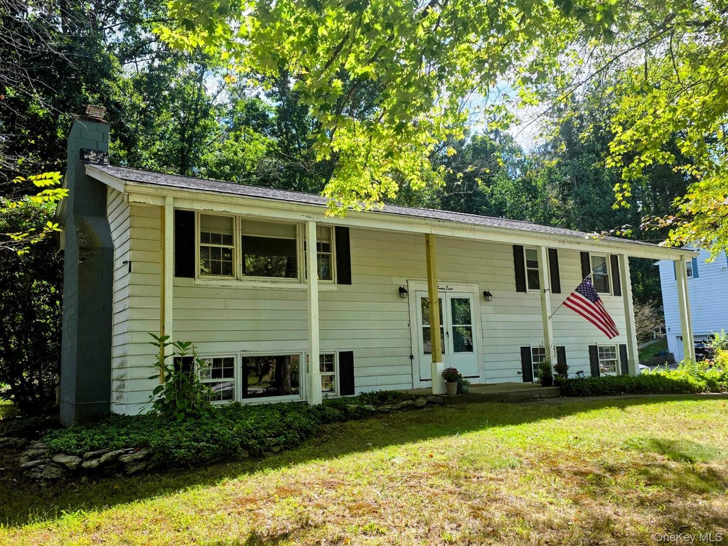 Photo of 28 Robert Drive, Hyde Park, NY 12538 (MLS # 1054727)