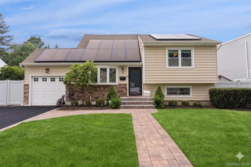 Photo of 19 Fleetwood Avenue, Melville, NY 11747 (MLS # 1004712)