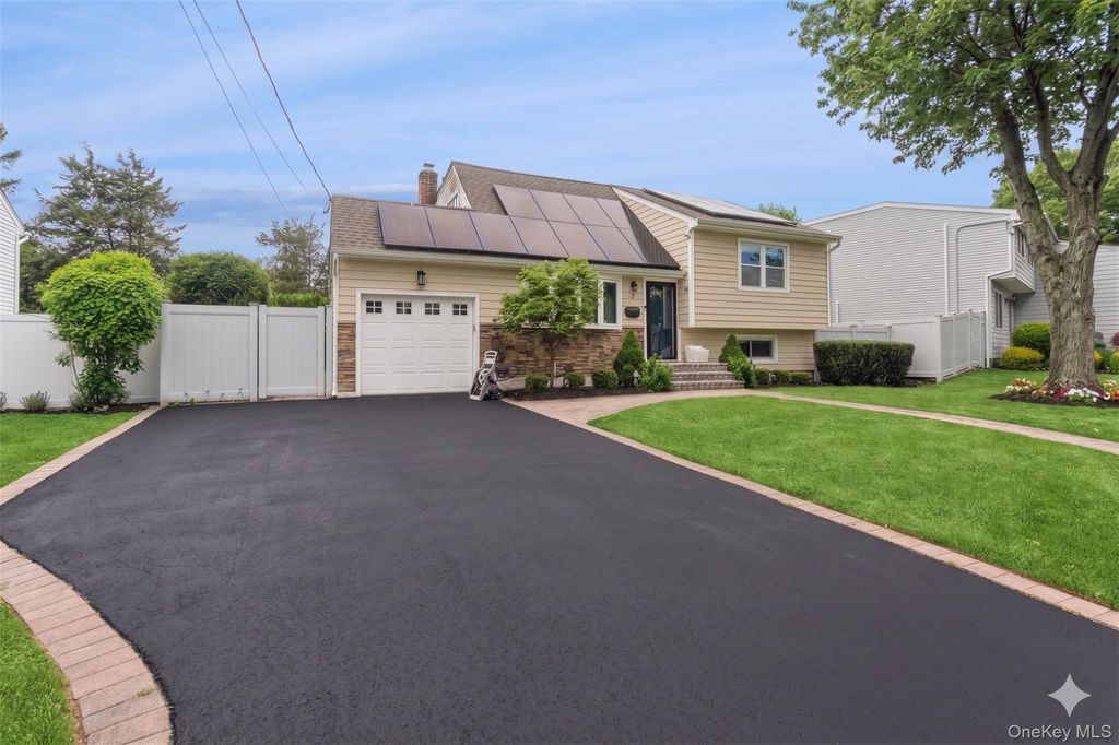 Photo of 19 Fleetwood Avenue, Melville, NY 11747 (MLS # 1004712)