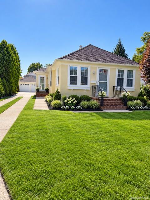 Photo of 79 Cleveland Street, Bay Shore, NY 11706 (MLS # 1064761)