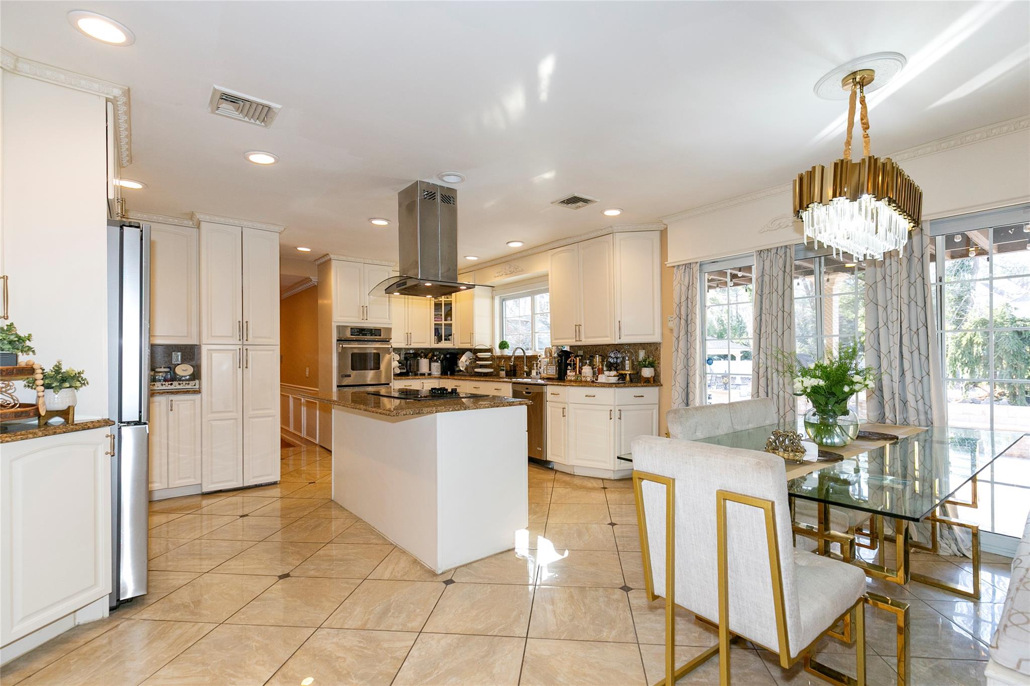 626 Caledonia Road, Dix Hills, New York image 12