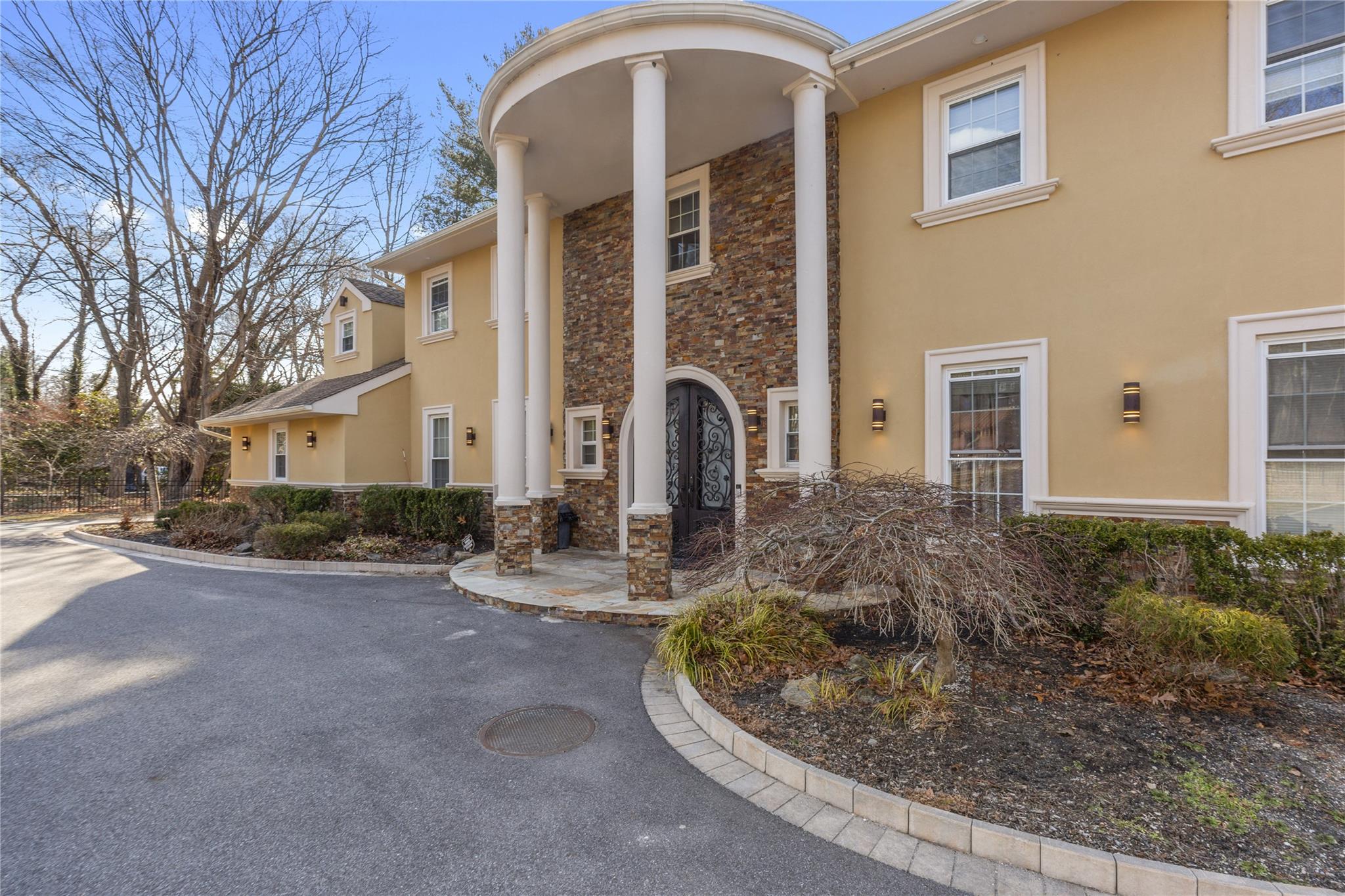 626 Caledonia Road, Dix Hills, New York image 4