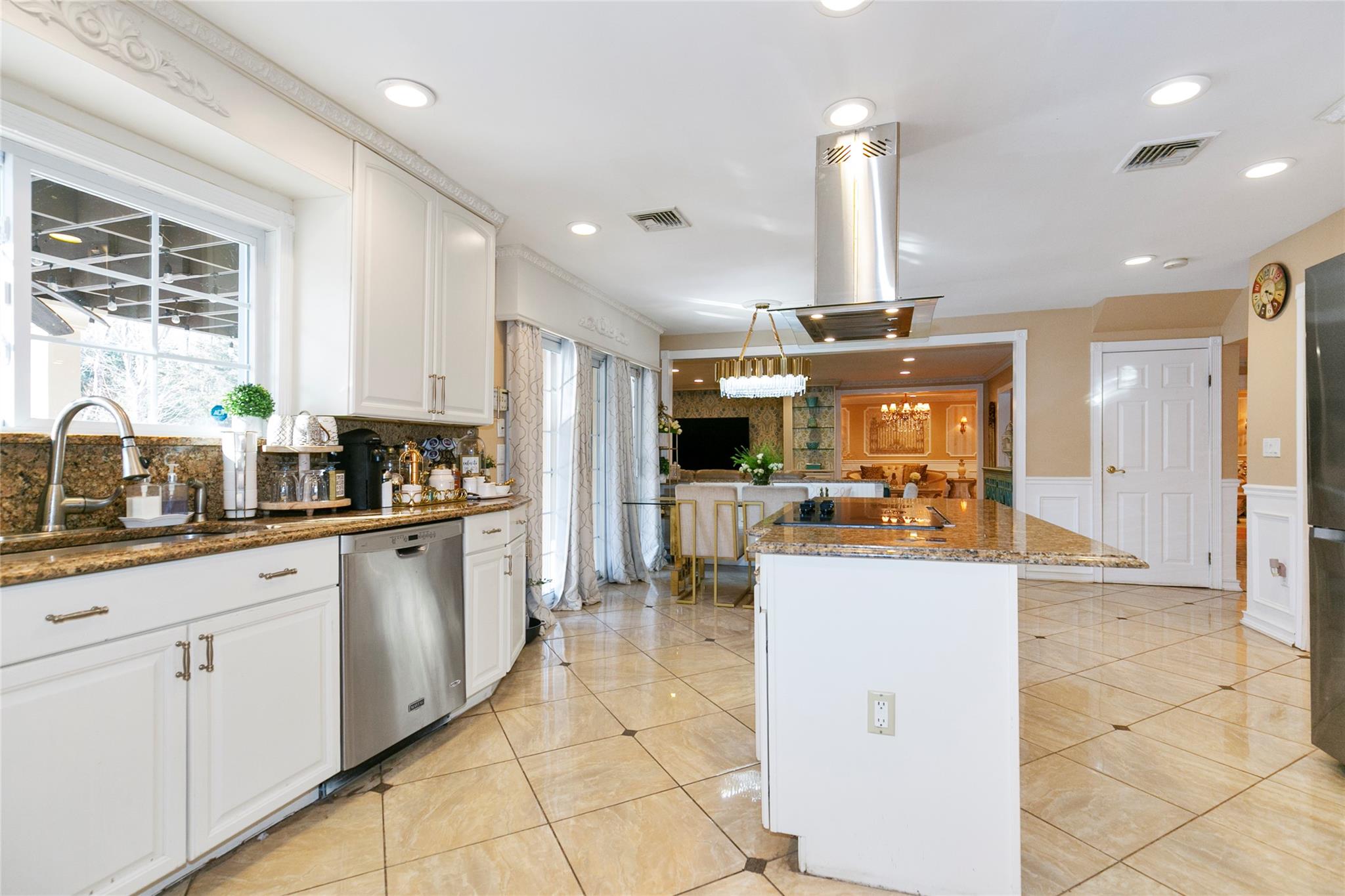 626 Caledonia Road, Dix Hills, New York image 13