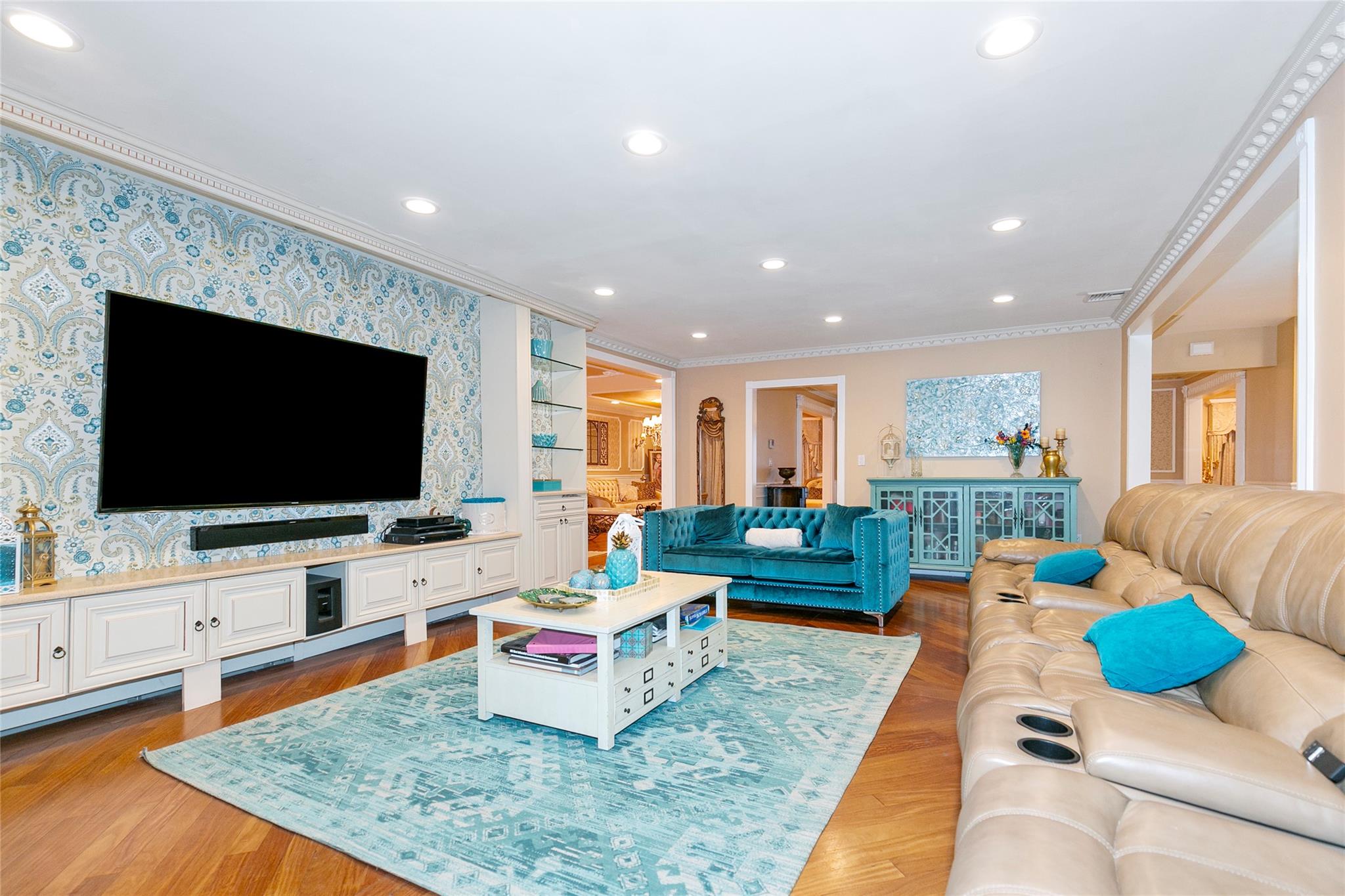 626 Caledonia Road, Dix Hills, New York image 10