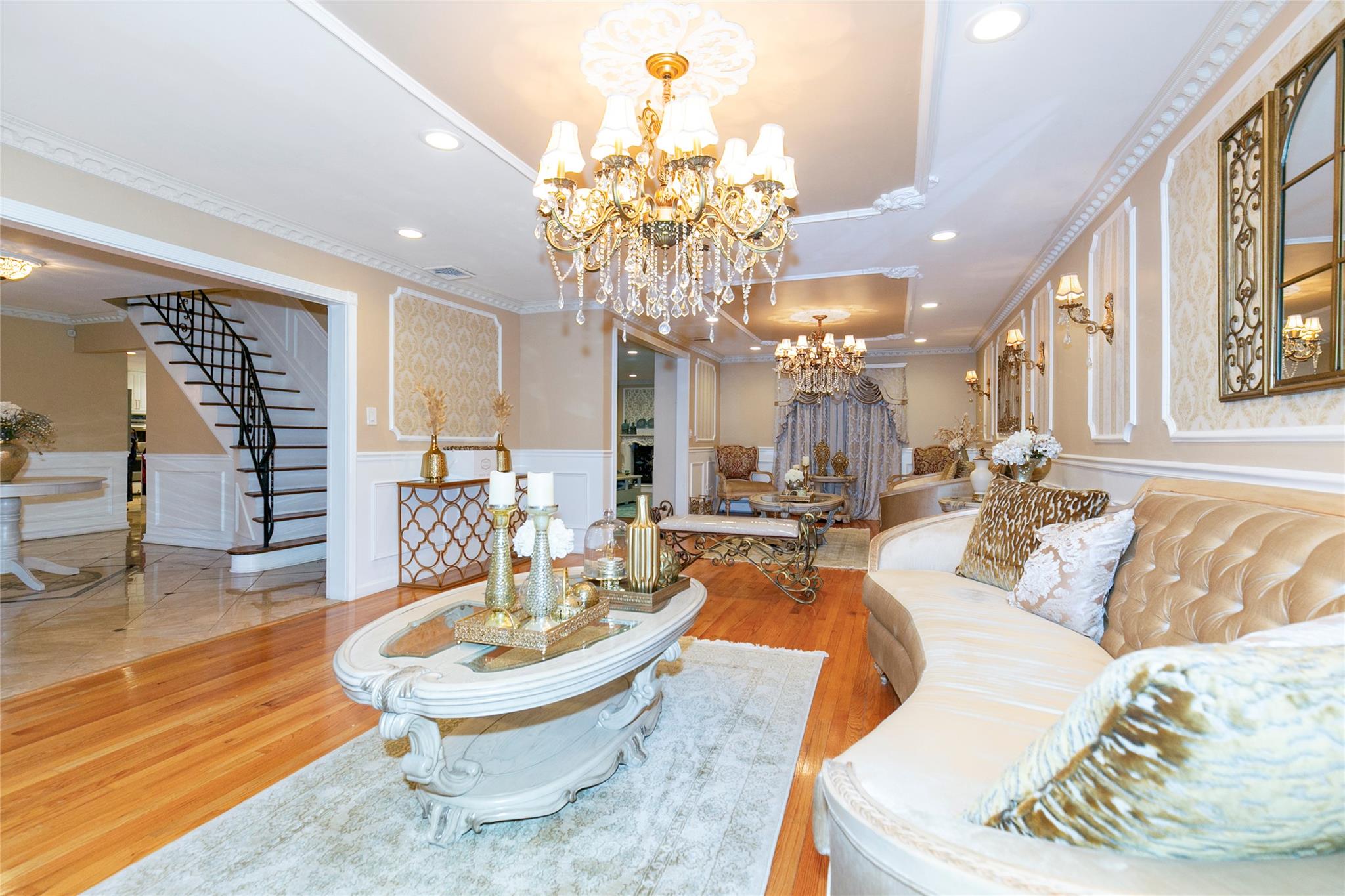626 Caledonia Road, Dix Hills, New York image 6