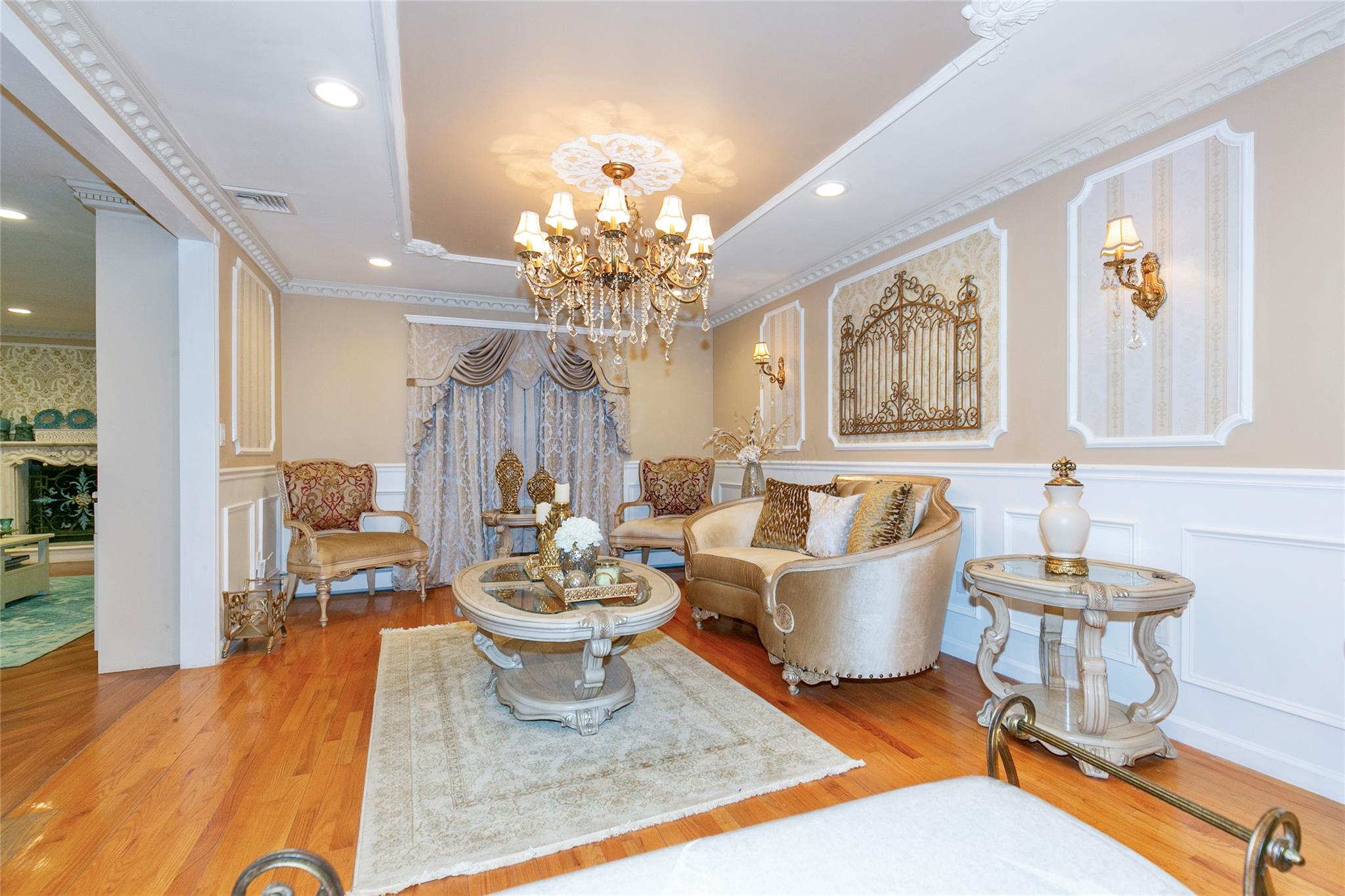 626 Caledonia Road, Dix Hills, New York image 8