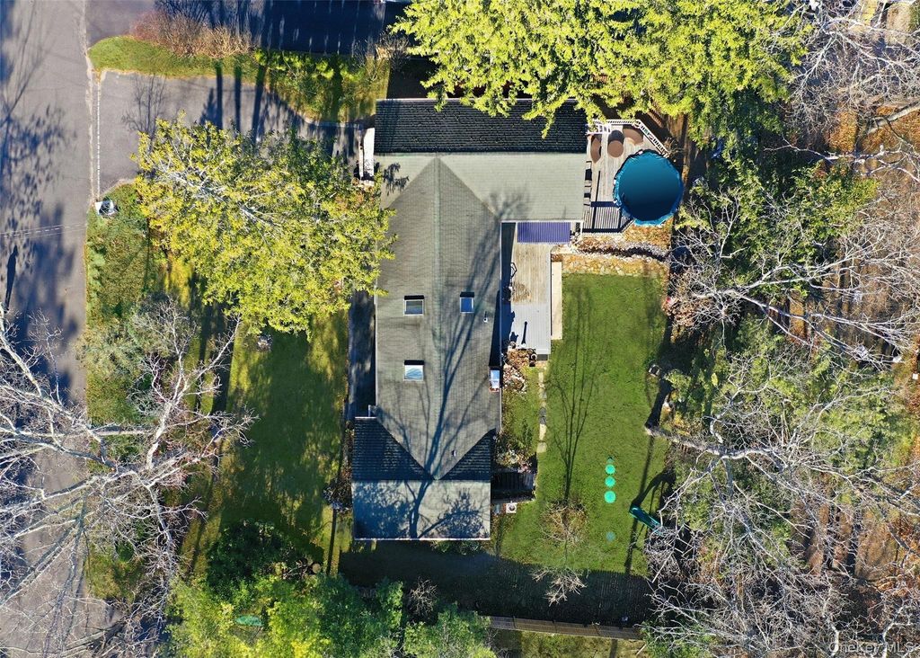 Photo of 27 Forest Trail, Ridge, NY 11961 (MLS # 944031)