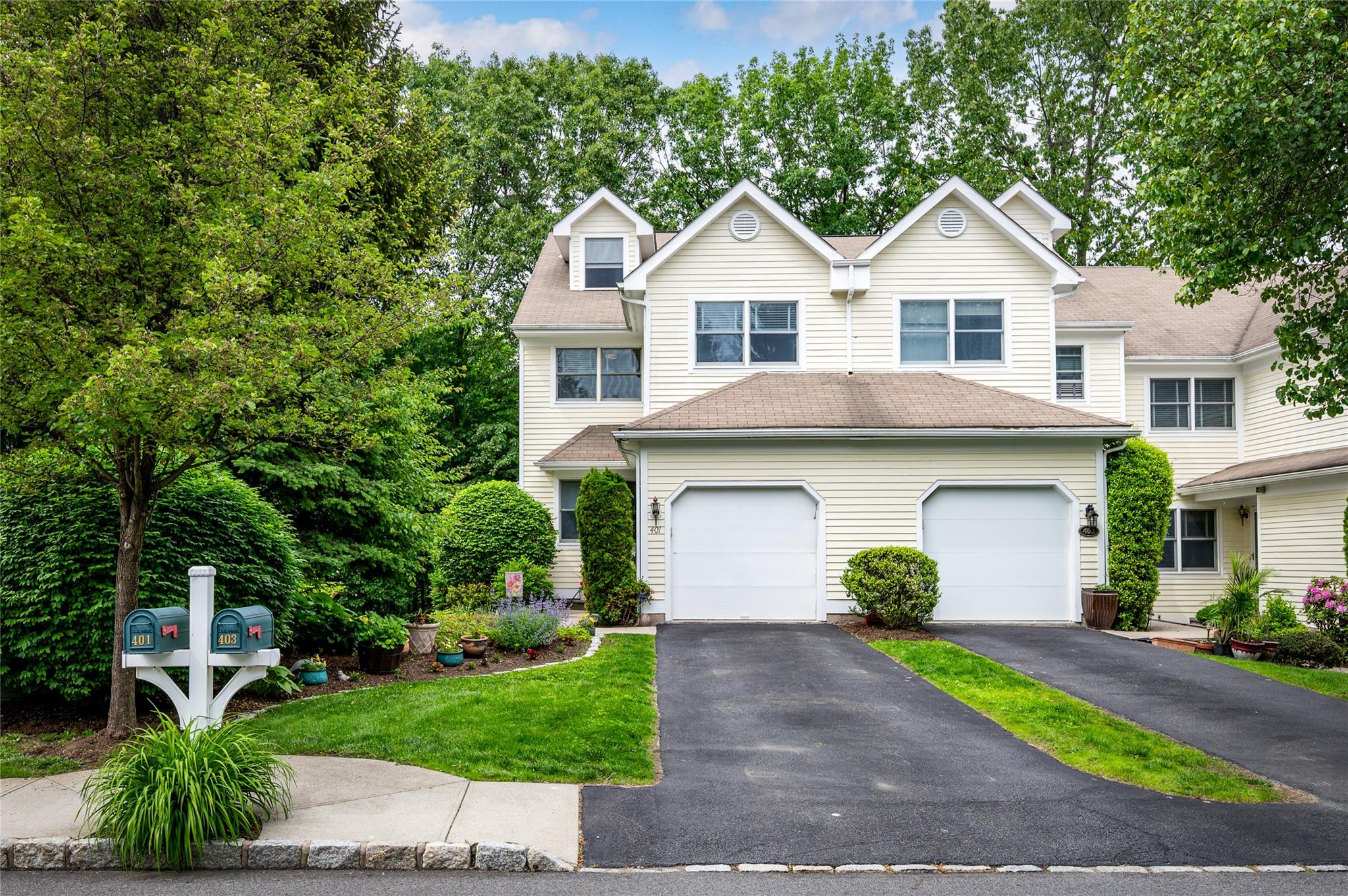 Property for Sale at Glenwood Drive 401, Briarcliff Manor, New York - Bedrooms: 3 
Bathrooms: 3 
Rooms: 8  - $839,000